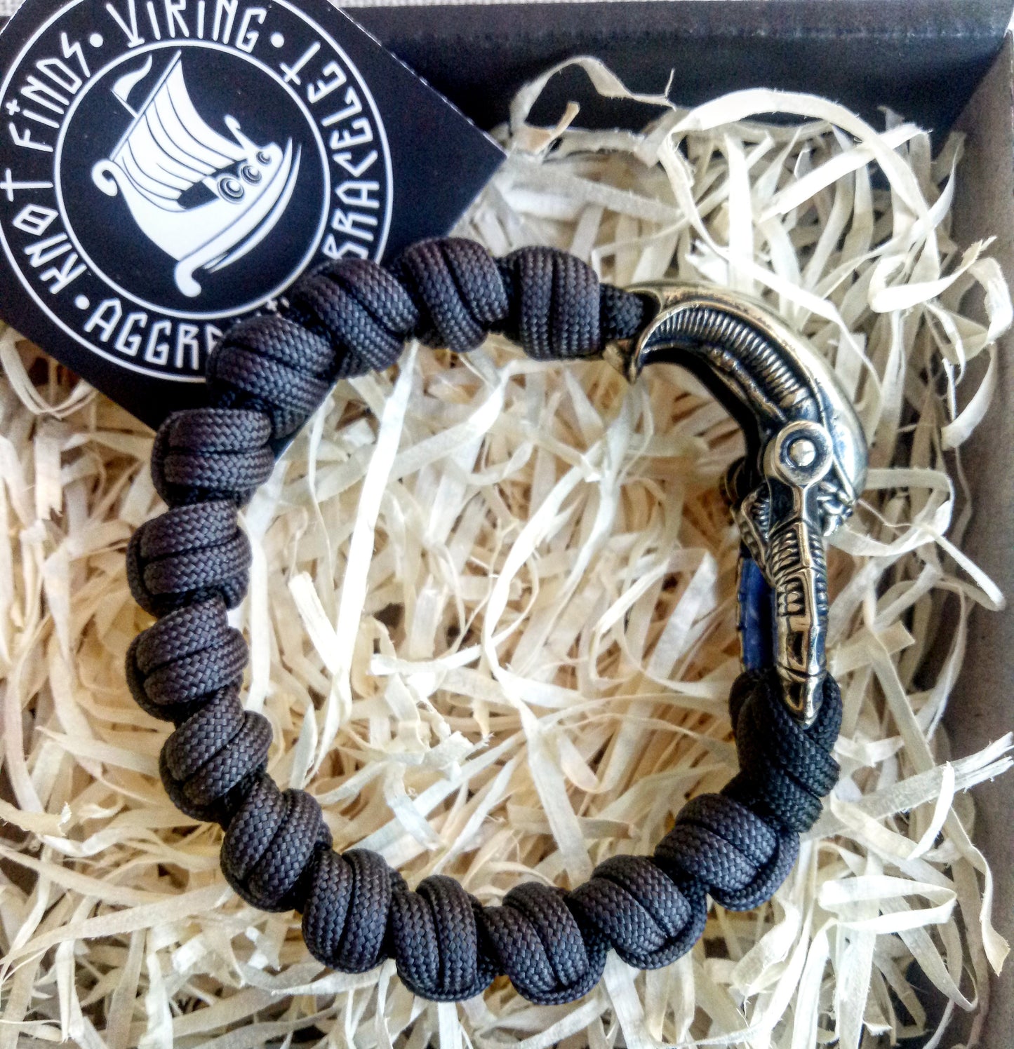 Paracord bracelet "ALIEN". Celtic knot and parachute cord.