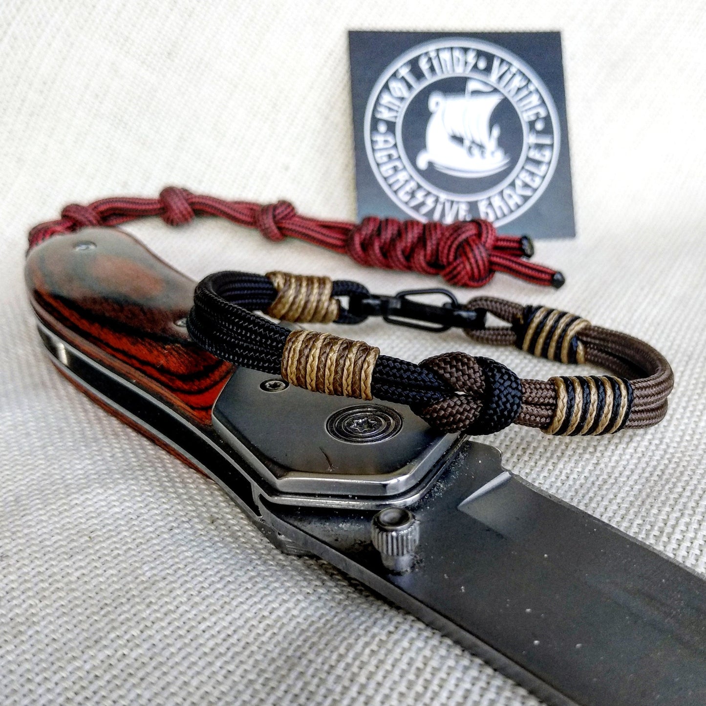 Thin Viking paracord bracelet with a carabiner. Made of parachute cord and celtic knots. Gift to a friend for his birthday.