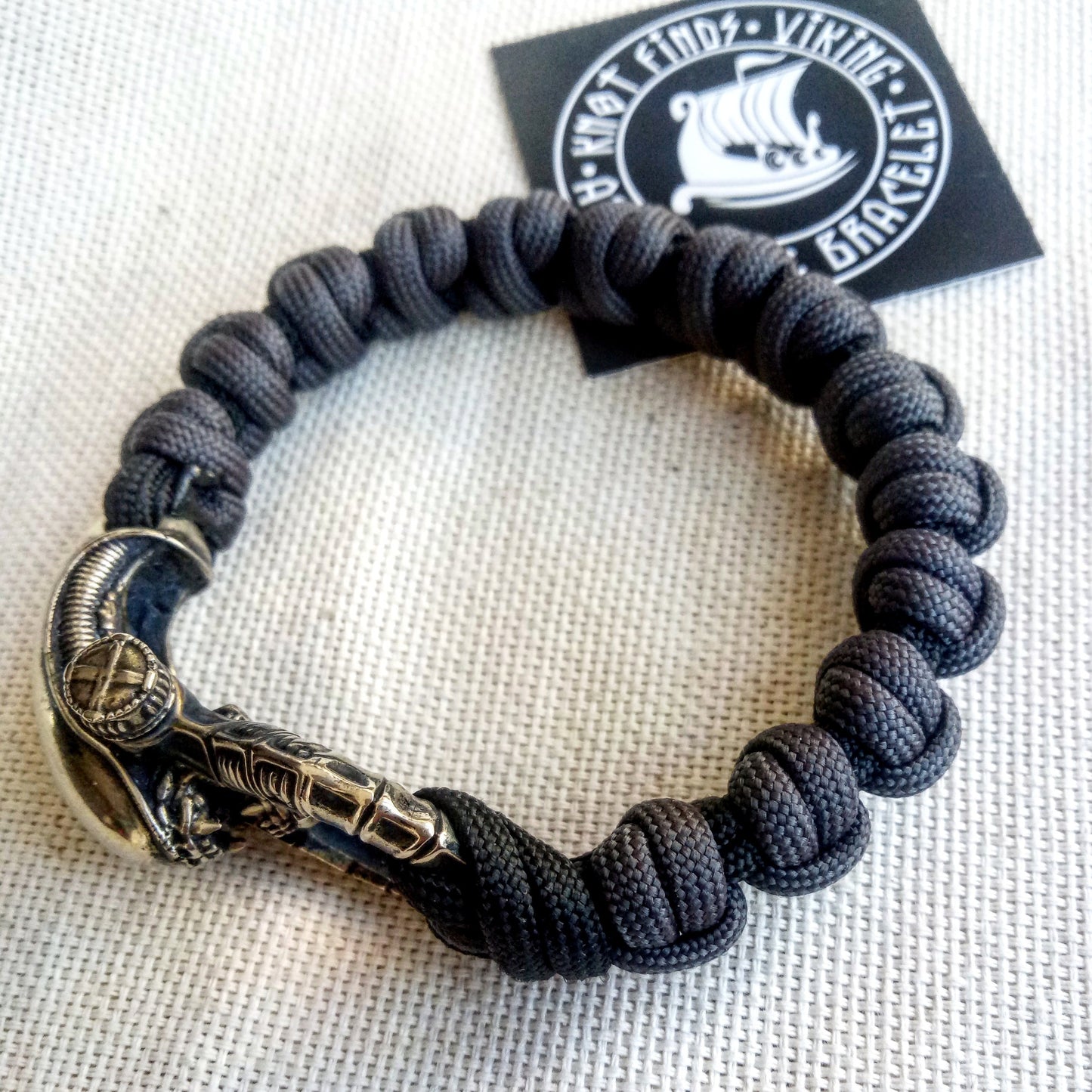 Paracord bracelet "ALIEN". Celtic knot and parachute cord.