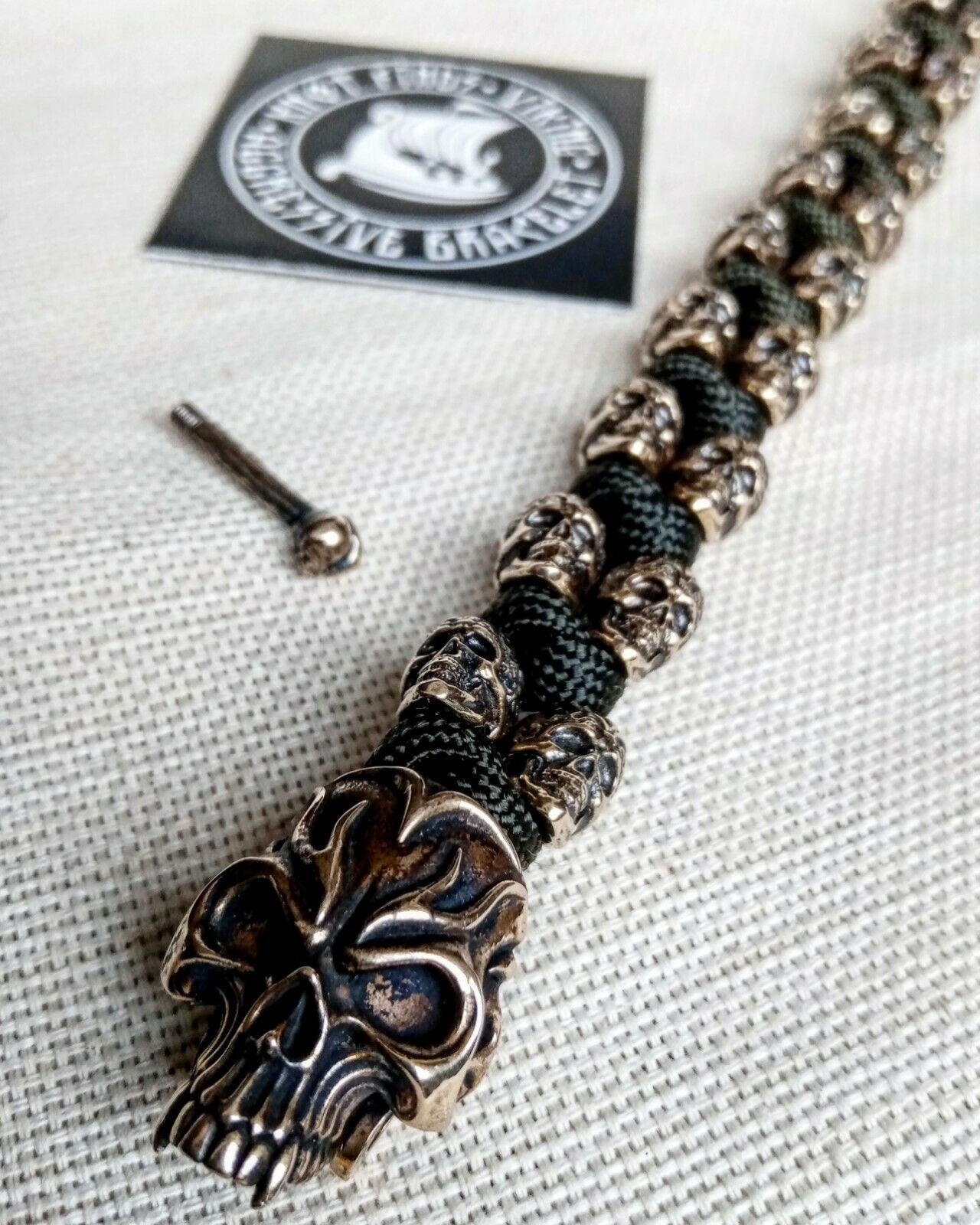 Horror skull paracord bracelet. A great gift for the Halloween. Celtic knots.