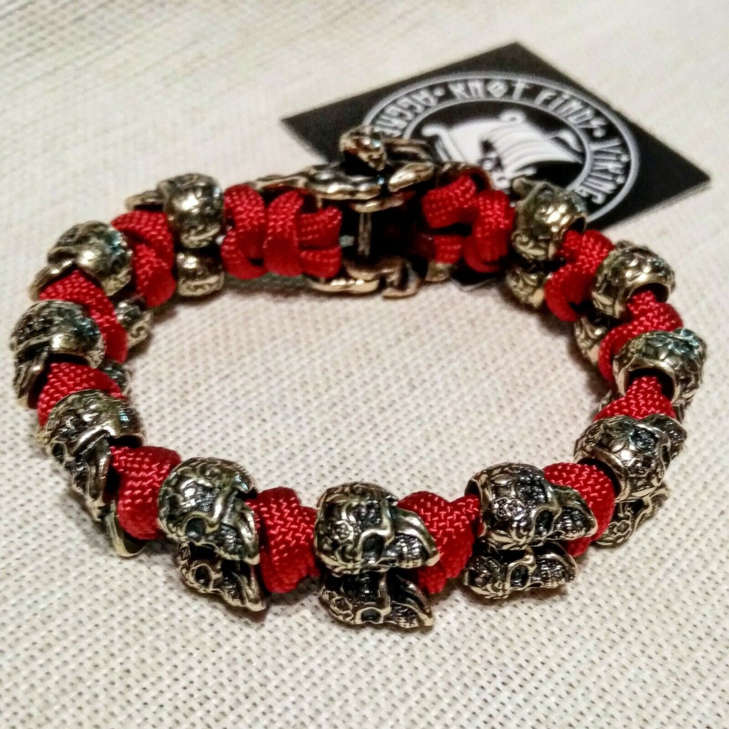 Horror skull paracord bracelet. A great gift for men and women who prefer a brutal style and a symbol of the skull. Celtic knots.