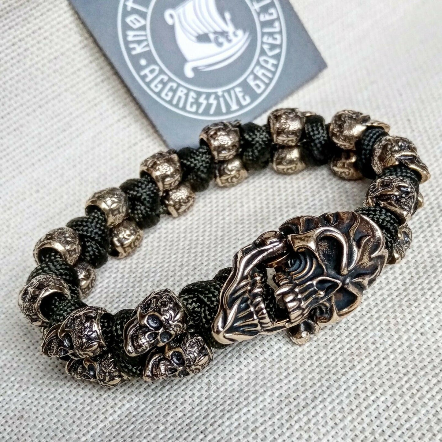 Horror skull paracord bracelet. A great gift for the Halloween. Celtic knots.