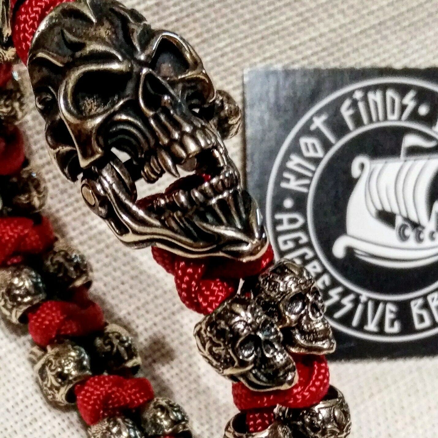 Horror skull paracord bracelet. A great gift for men and women who prefer a brutal style and a symbol of the skull. Celtic knots.