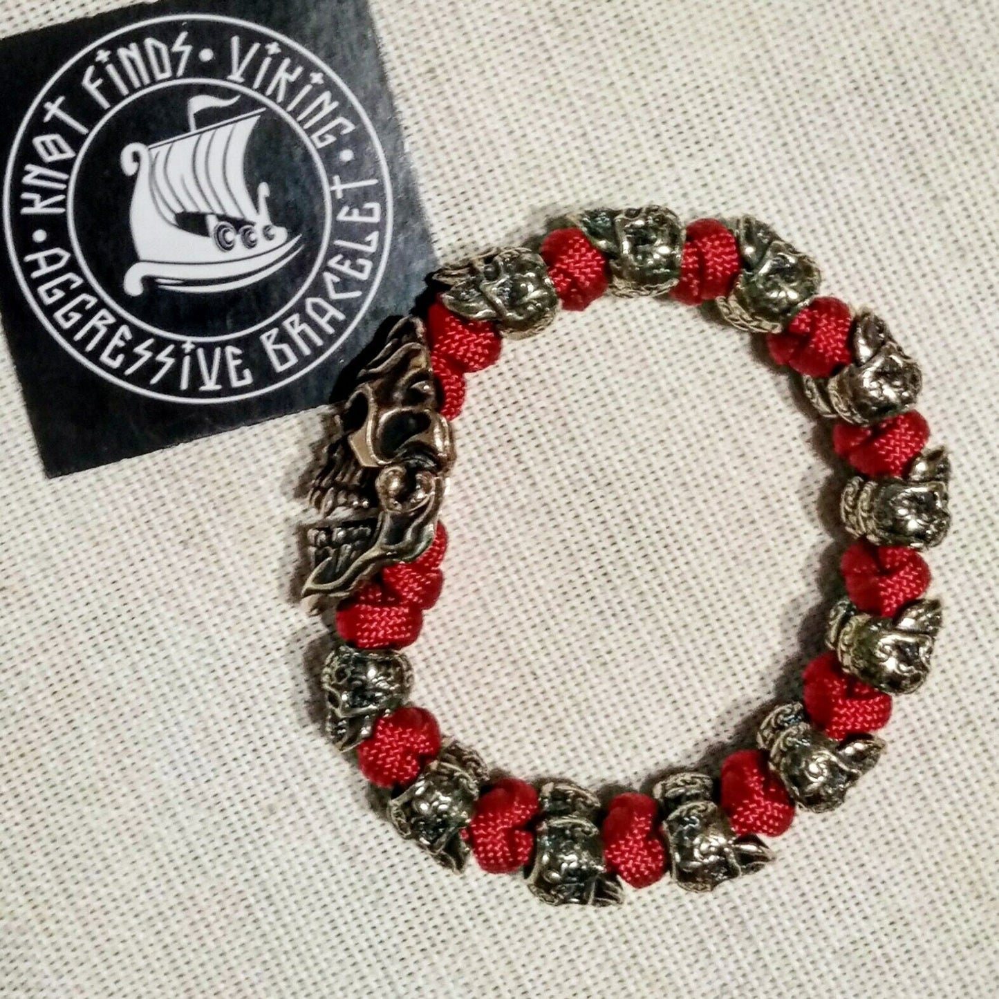 Horror skull paracord bracelet. A great gift for men and women who prefer a brutal style and a symbol of the skull. Celtic knots.