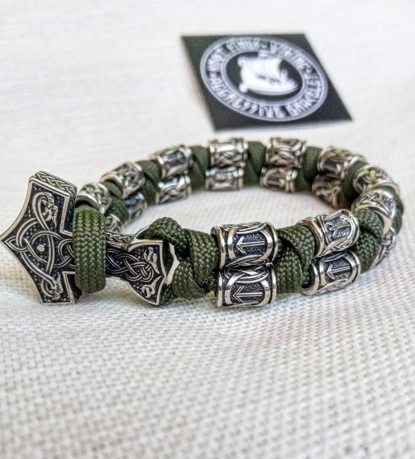 Thor's Hammer Paracord bracelet. Viking style. Mens jewelry and accessories.