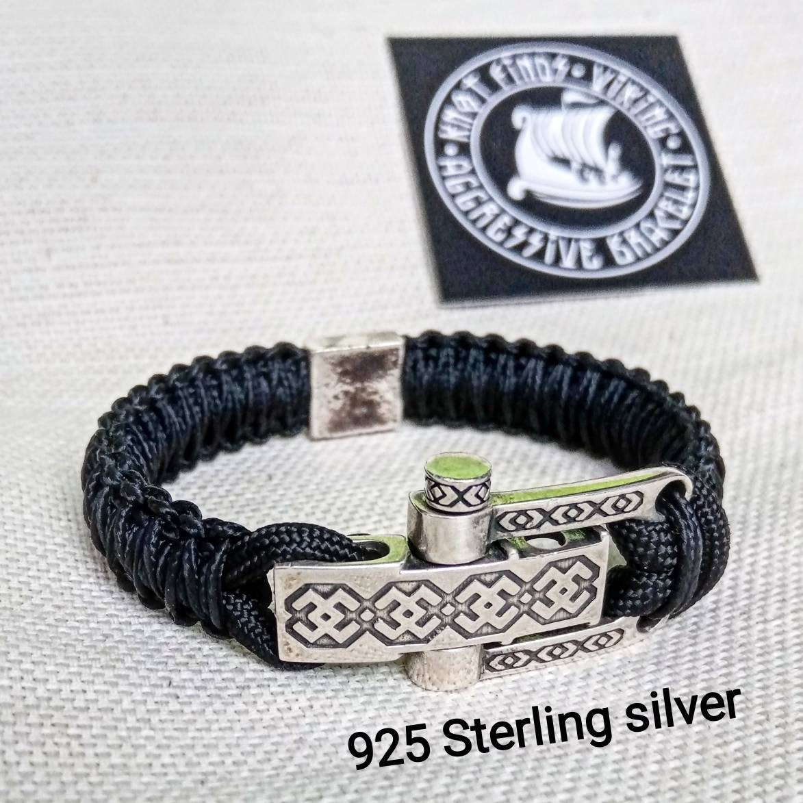 Paracord bracelet. Vikings jewelry for men. Black Celtic bangle.