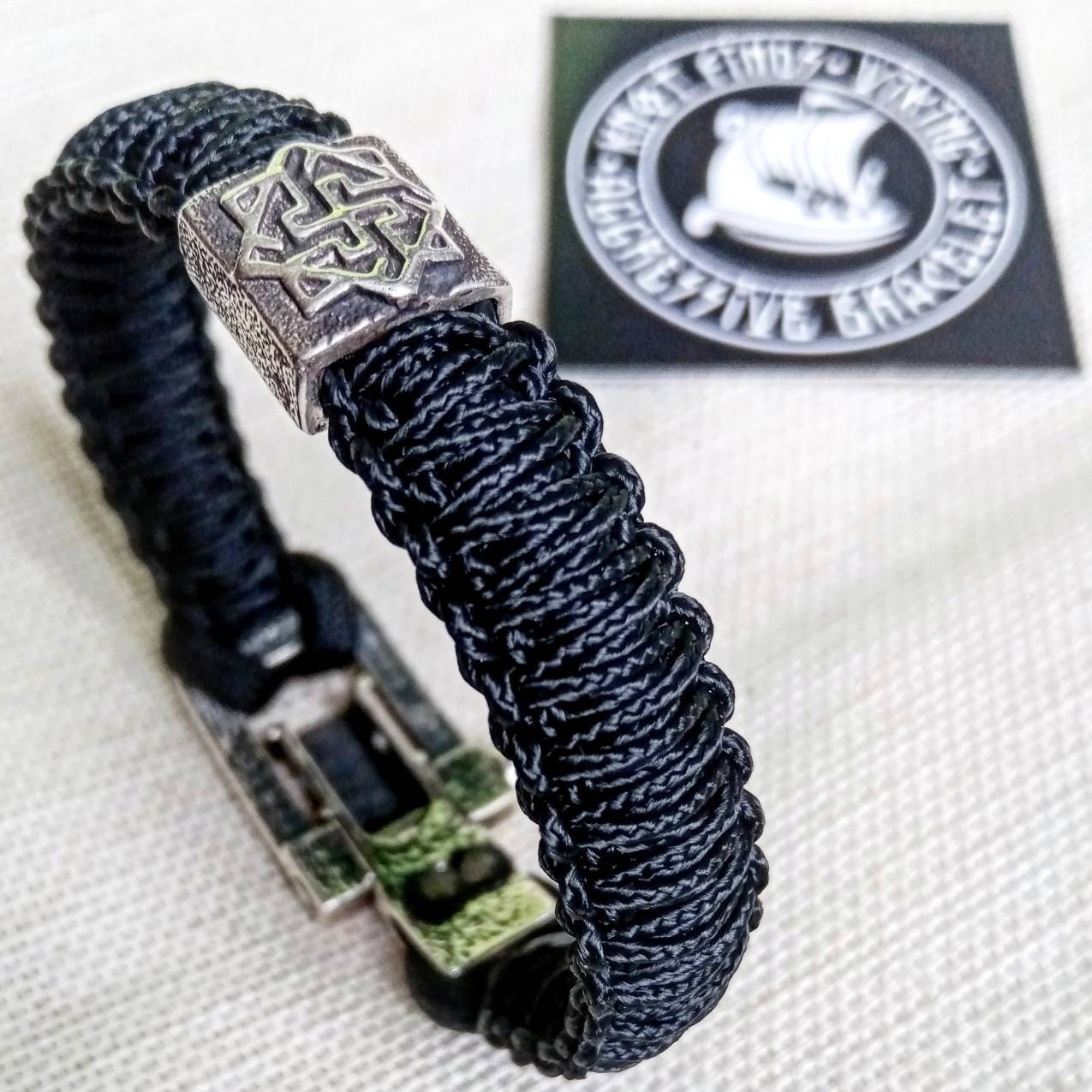 Paracord bracelet. Vikings jewelry for men. Black Celtic bangle.