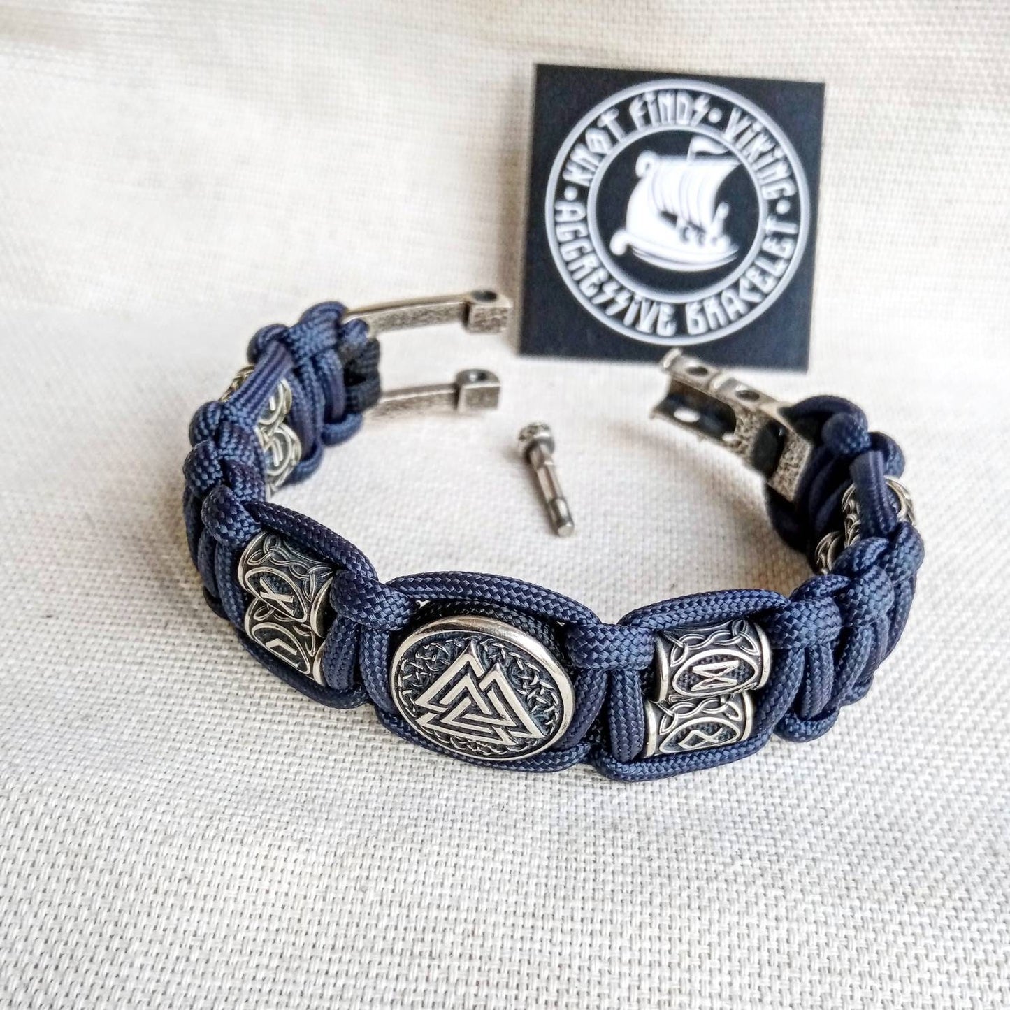Runic paracord bracelet.Valknut symbol.