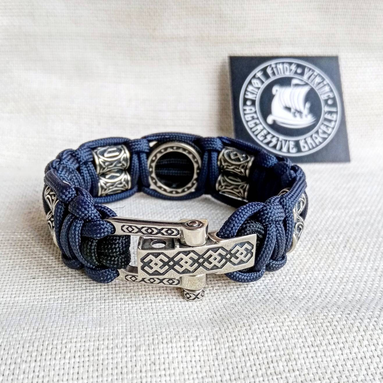 Runic paracord bracelet.Valknut symbol.