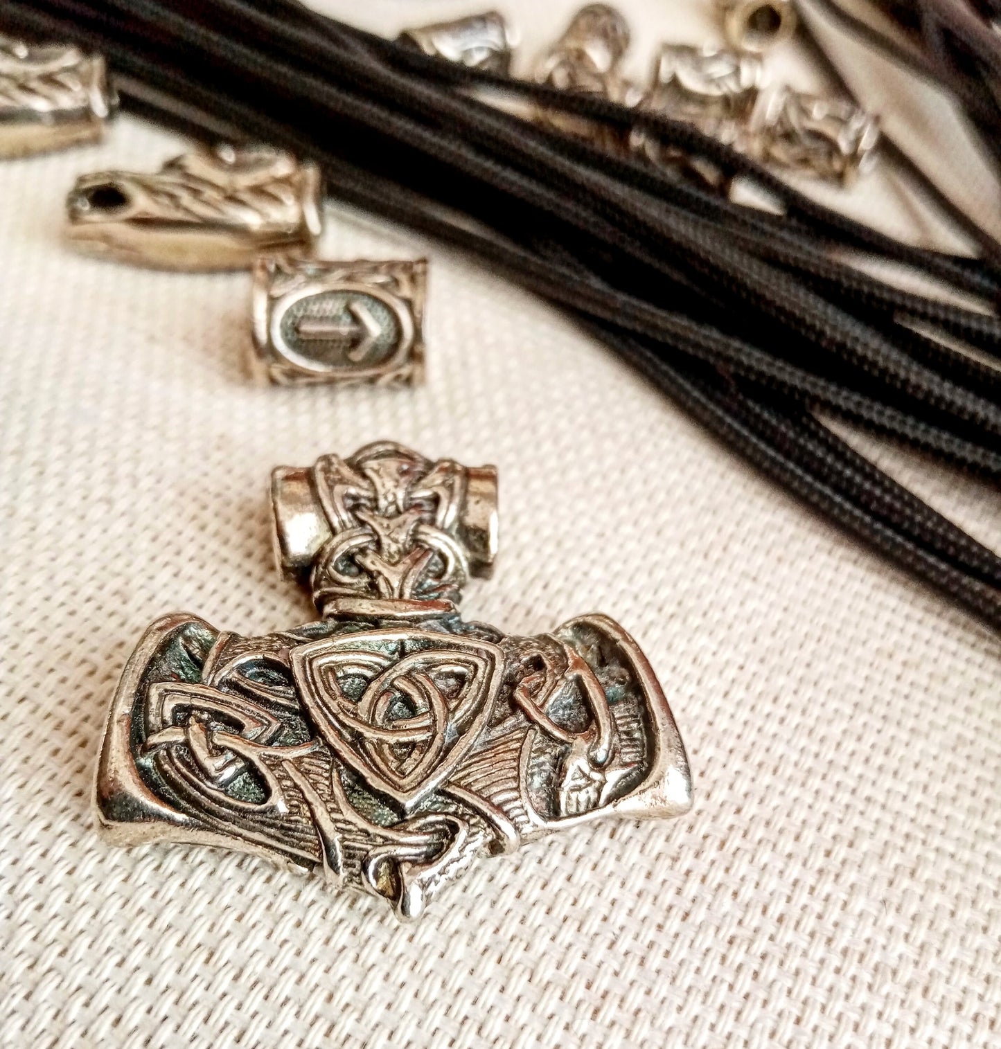 Necklace set. Runed beads, Thor's Hammer, black paracord 550. Set for weaving a necklace from paracord. DIY gift. Do it yourself.