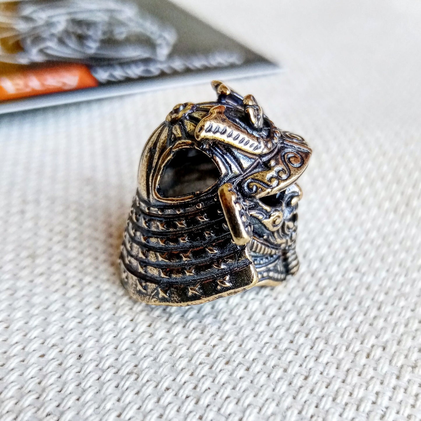 Bead for paracord, manual casting, Samurai helmet