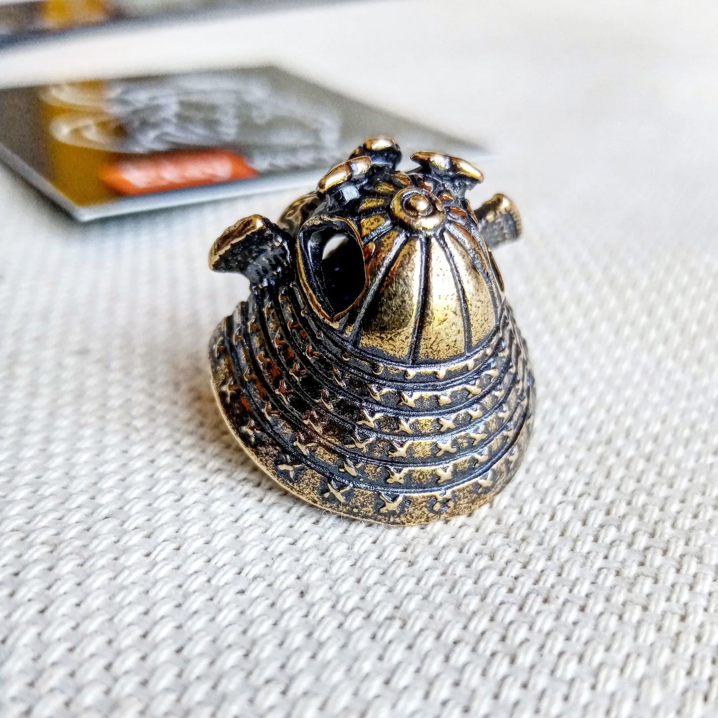 Bead for paracord, manual casting, Samurai helmet