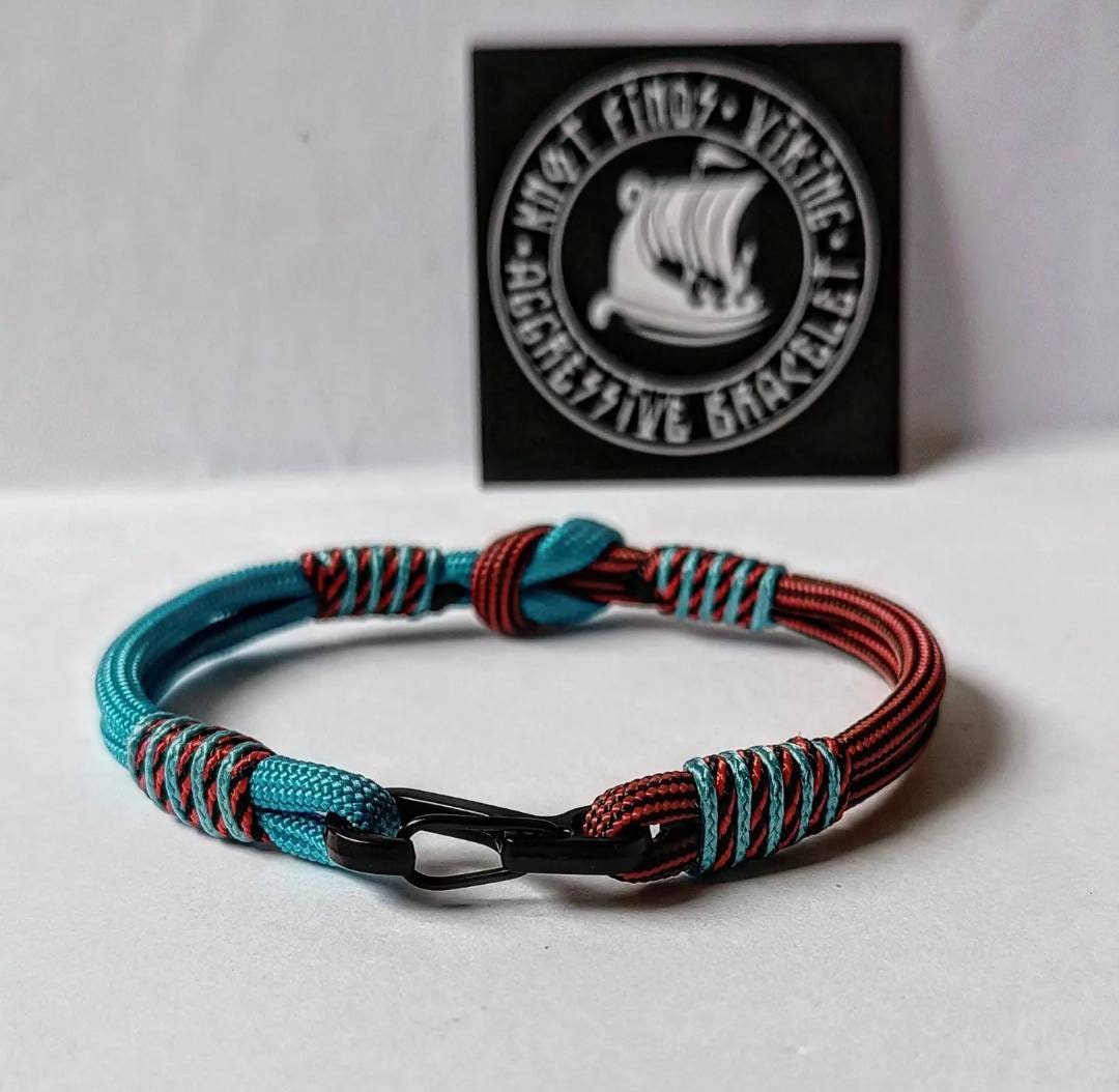 Turquoise and bloody stripe thin Nordic paracord bangle with a carabiner. Made of parachute cord and celtic knots.