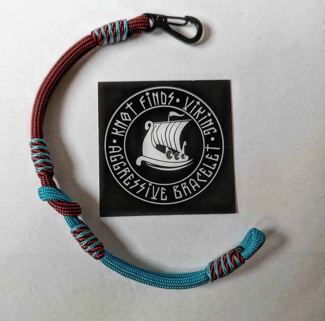 Turquoise and bloody stripe thin Nordic paracord bangle with a carabiner. Made of parachute cord and celtic knots.
