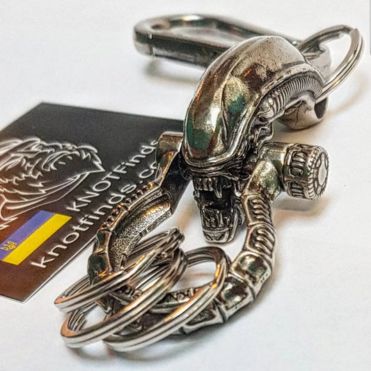 Handcrafted Stainless Steel Alien (Xenomorph) Keychain – A Unique Sci-Fi/Horror Gift