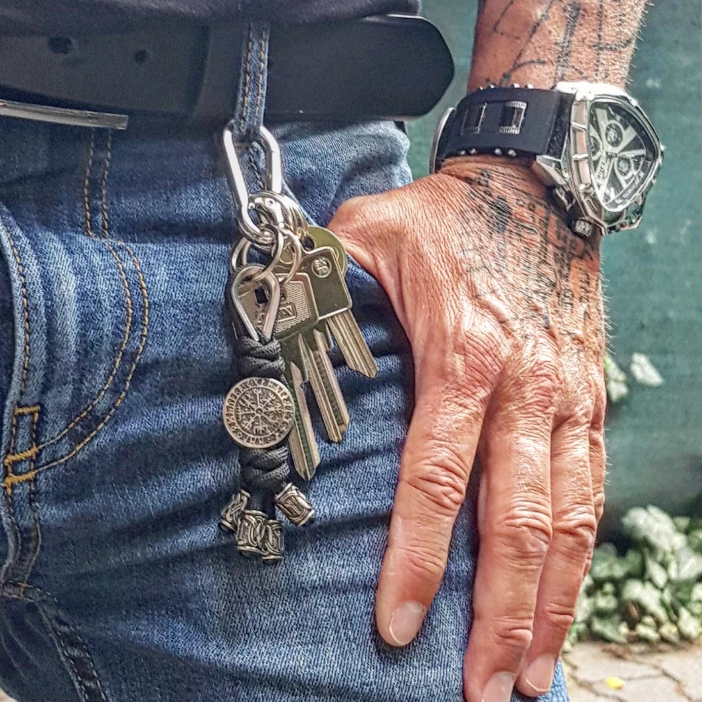 Black Handcrafted Stainless Steel Vegvisir Viking Compass Keychain – A Unique Nordic/Heritage Gift