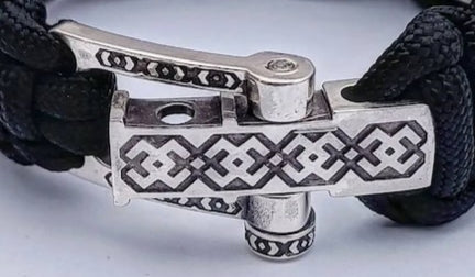 A clasp for paracord or leather bracelets. 925 sterling silver. Viking-inspired sterling silver beads. Handcrafted Viking-inspired jewelry for those seeking unique and stylish accessories.