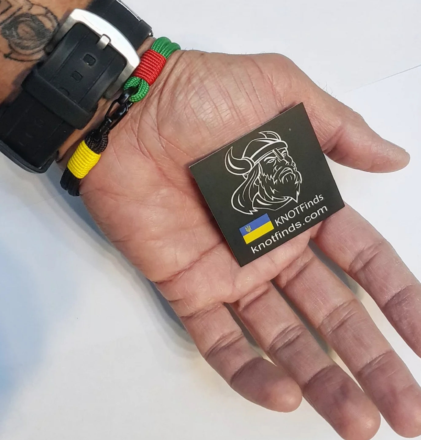 🇯🇲 Thin Reggae Bracelet – Rastafarian Paracord Bracelet with Carabiner | Jamaican Flag Colors | Unisex Handmade Jewelry | Waterproof & Durable