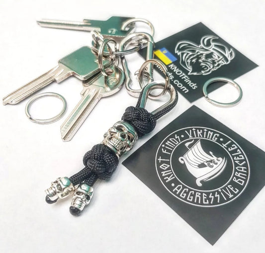 Jolly Roger Skull Keychain – Handmade Paracord Pirate Keychain, Skull EDC Gift, Rebel Style Accessory