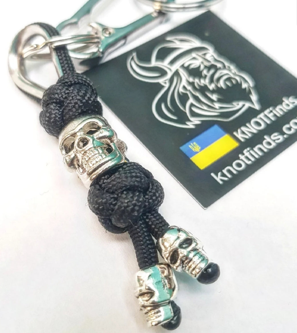 Jolly Roger Skull Keychain – Handmade Paracord Pirate Keychain, Skull EDC Gift, Rebel Style Accessory