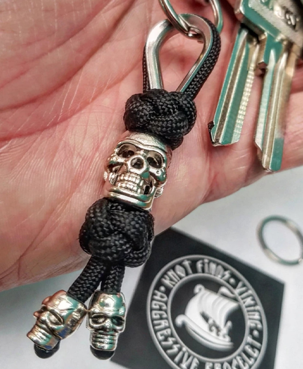 Jolly Roger Skull Keychain – Handmade Paracord Pirate Keychain, Skull EDC Gift, Rebel Style Accessory