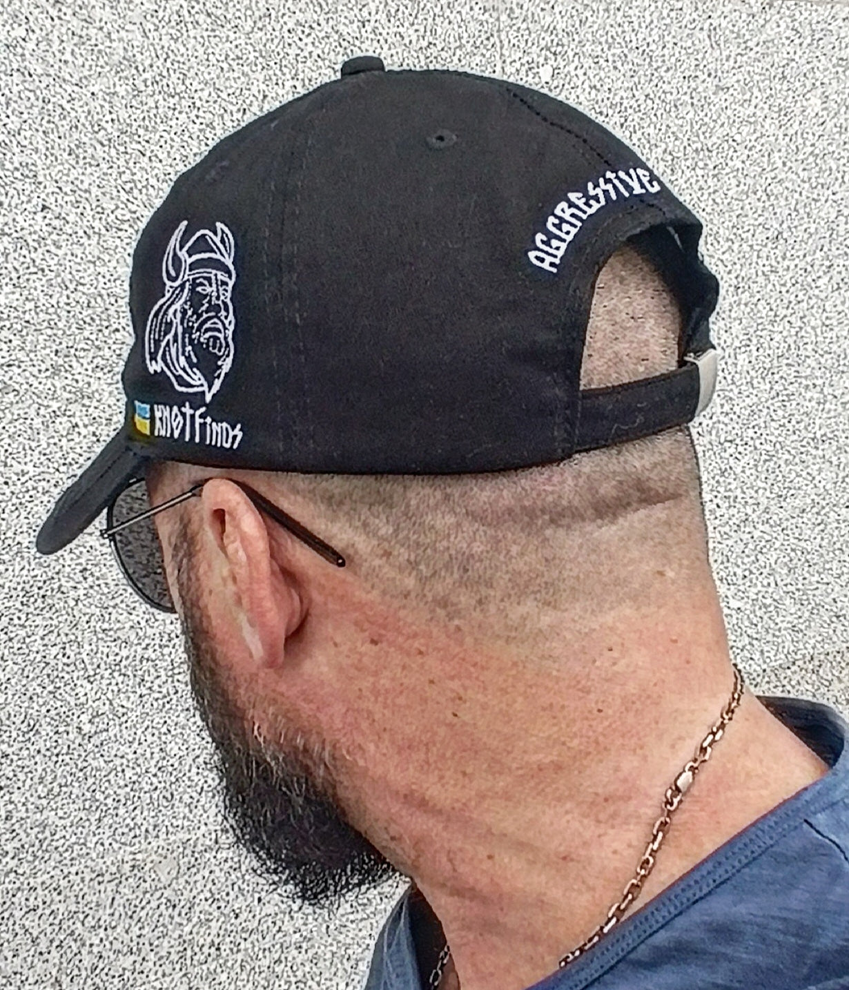 Black baseball cap with “Drakar Viking Ship” print. Stylish Scandinavian baseball cap with a print of the logo of the legendary brand “KNOTFinds”.