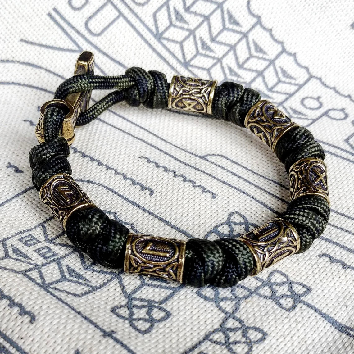 Viking bracelet / Thor's Hammer / Scandinavian jewelry / gift for him / paracord bracelet / parachute cord / viking cuff / biker bangle