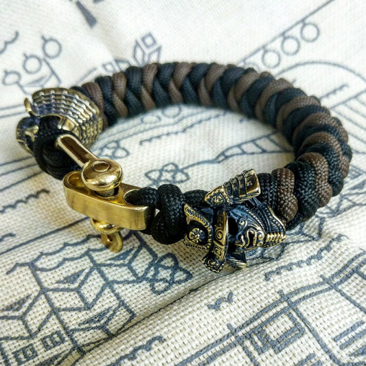 Custom bracelet "SAMURAI", made of paracord and original brass beads "Samurai helmet".  A great gift for everyone who likes Celtic knots.