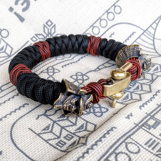 Custom bracelet "SAMURAI", made of paracord and original brass beads "Samurai helmet".  A great gift for everyone who likes Celtic knots.