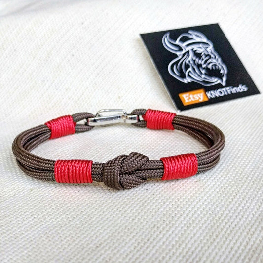 Thin Viking paracord bracelet with a carabiner.  Made of parachute cord and celtic knots.  Gift to a friend for his birthday.