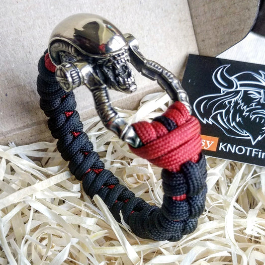 Paracord bracelet "ALIEN". Celtic knot and parachute cord.