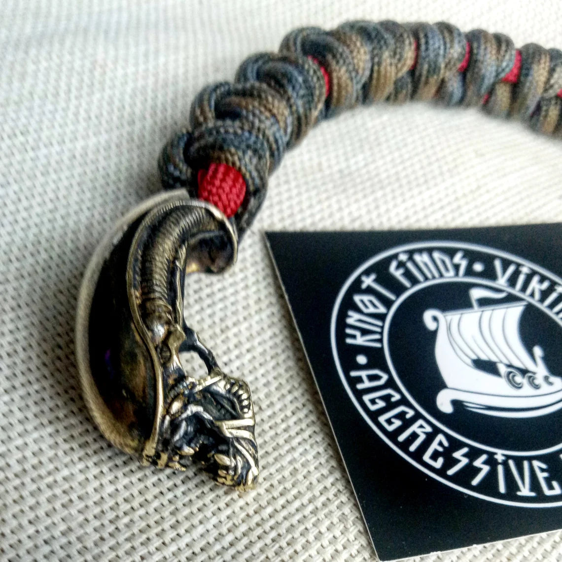 Paracord bracelet "ALIEN". Celtic knot and parachute cord.