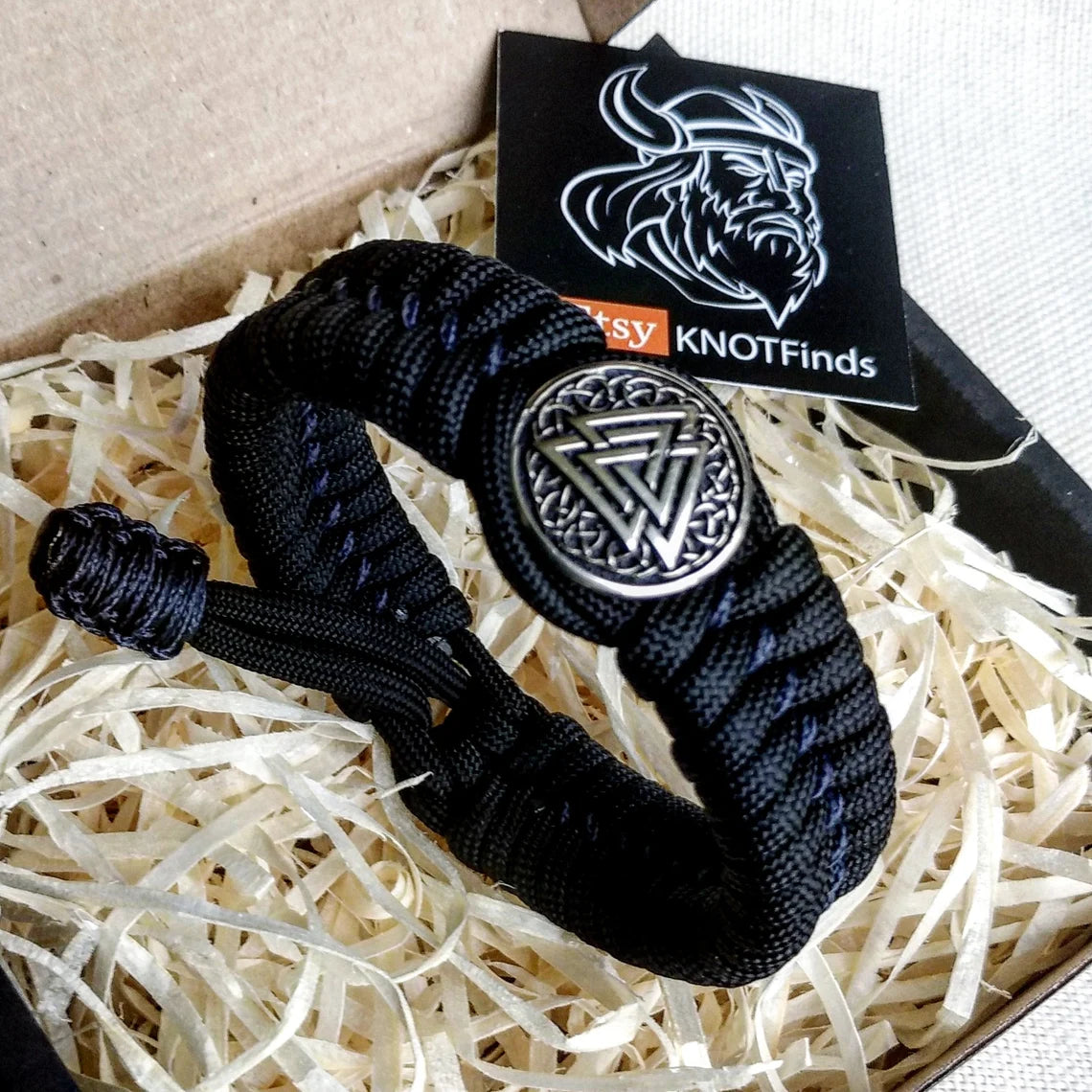 Nordic paracord bangle "VALKNUT". The original brutal bracelet made of Celtic knots and beads. Viking style.