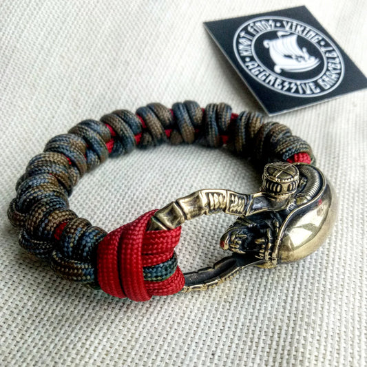 Paracord bracelet "ALIEN". Celtic knot and parachute cord.