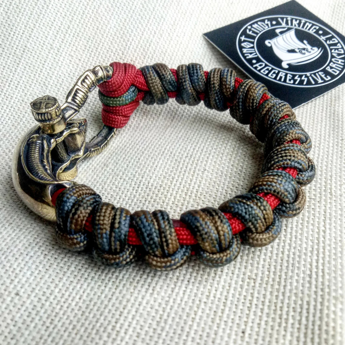 Paracord bracelet "ALIEN". Celtic knot and parachute cord.
