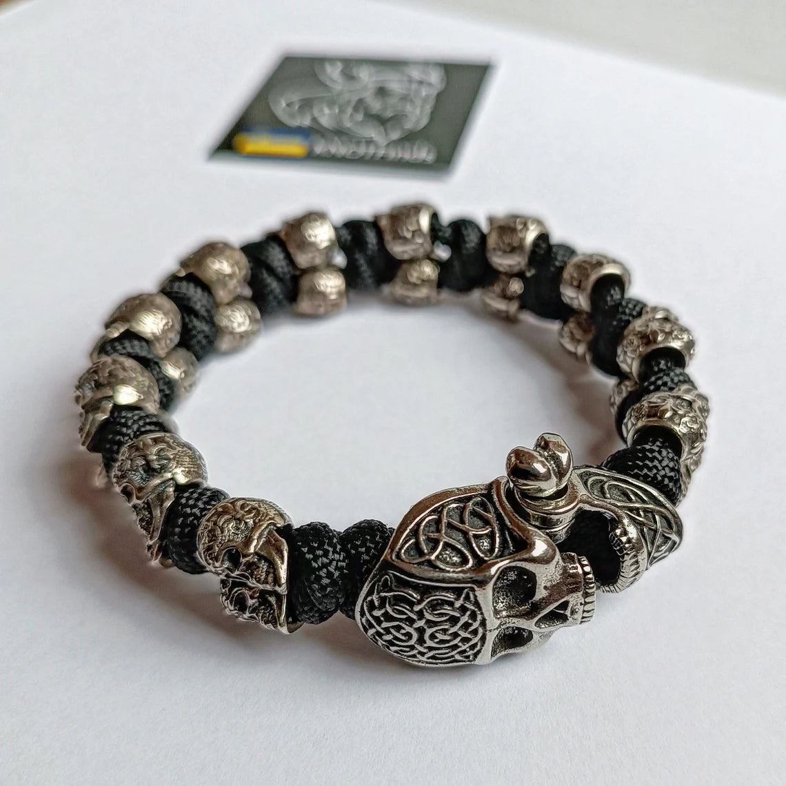 Norse skull paracord bracelet. Scandinavian jewelry. Biker bangle. Celtic knot. Norse mythology.