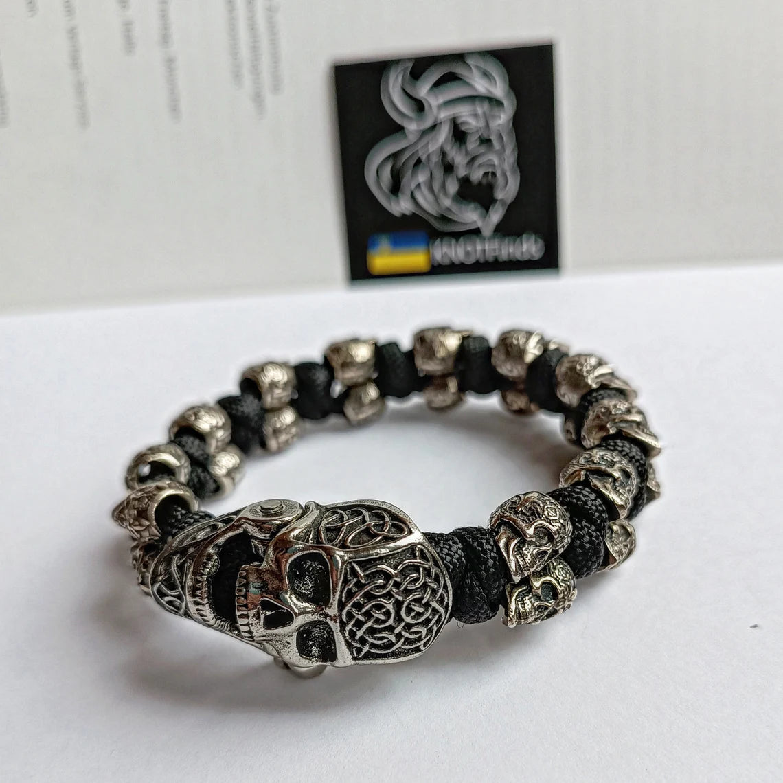 Norse skull paracord bracelet. Scandinavian jewelry. Biker bangle. Celtic knot. Norse mythology.