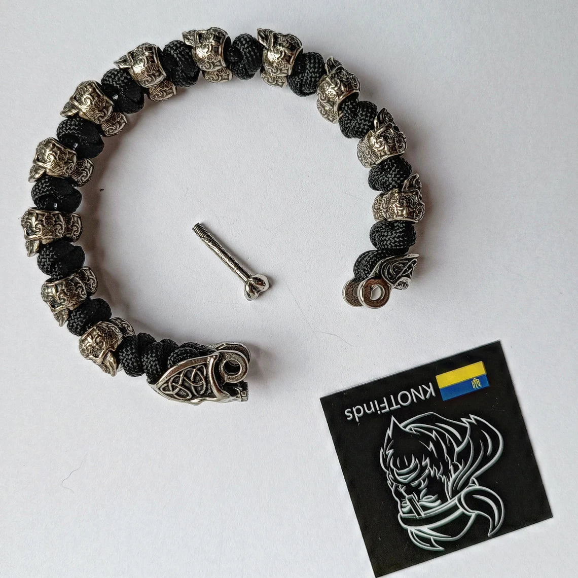 Norse skull paracord bracelet. Scandinavian jewelry. Biker bangle. Celtic knot. Norse mythology.