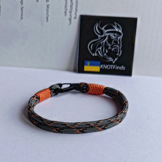 Orange camouflage bracelet. Paracord and carabiner bracelet. Unloading camp. Extreme durable. Thin bangle rope.