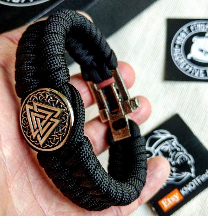 Paracord black bracelet "VALKNUT". The original brutal bracelet made of Celtic knots and beads. Nordic bangle.