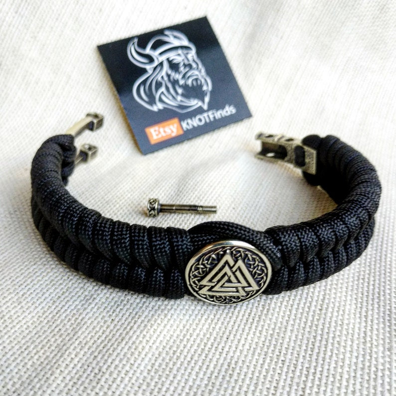 Paracord black bracelet "VALKNUT". The original brutal bracelet made of Celtic knots and beads. Nordic bangle.
