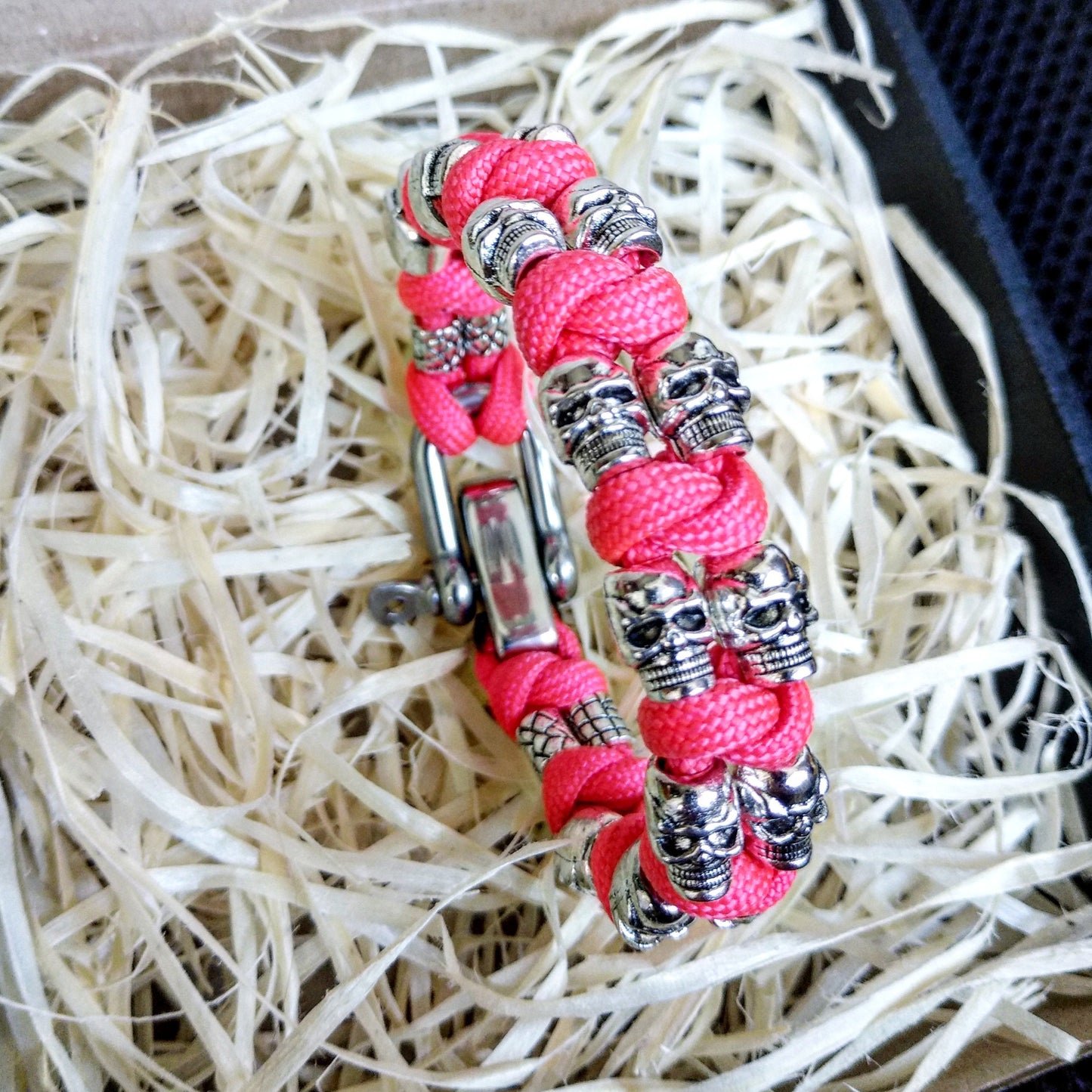 Stylish pink bracelet / Celtic knot / Scandinavian jewelry / Womans skull bangle /