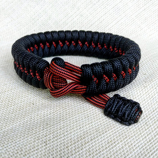 Paracord bracelet made of Mad Max paracord, Army style, a great gift for men.