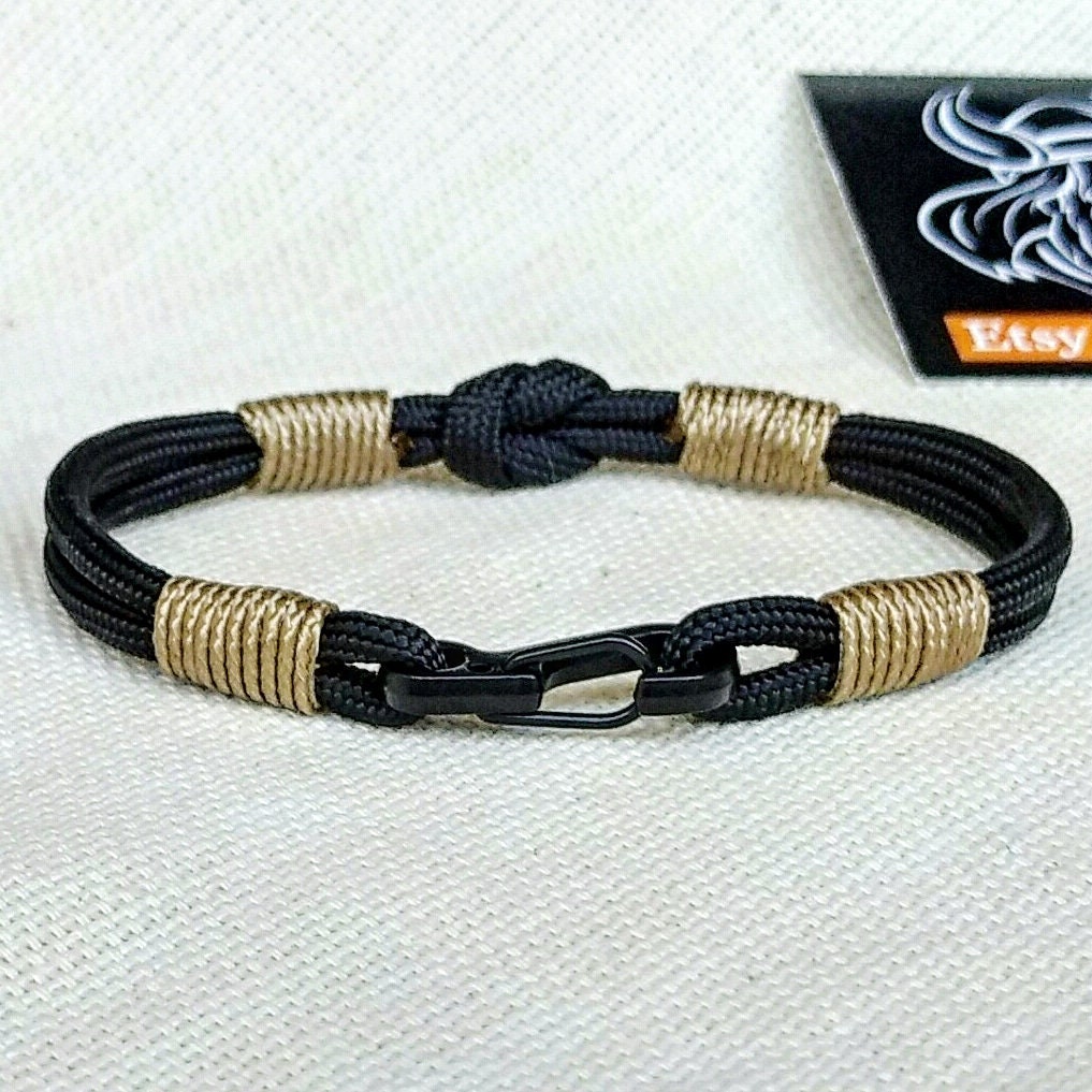 Thin Nordic paracord bangle with a carabiner.  Made of parachute cord and celtic knots.