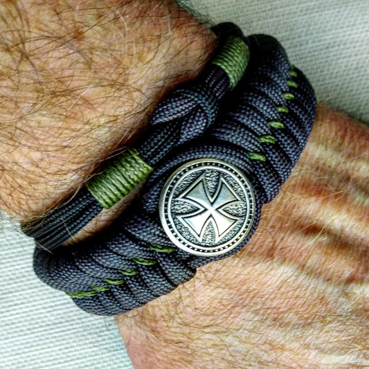 Nordic paracord bangle "TEMPLAR CROSS". The original brutal bracelet made of Celtic knots and beads. Viking style.