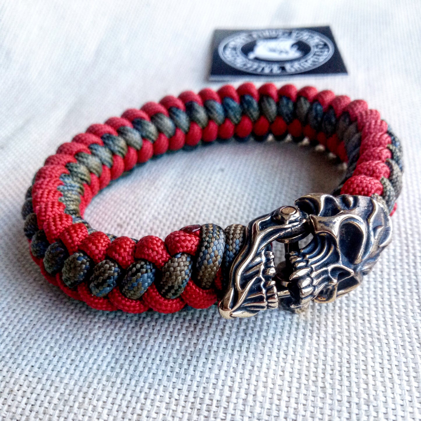 Paracord bracelet "SKULL HORROR". Celtic knot and parachute cord.