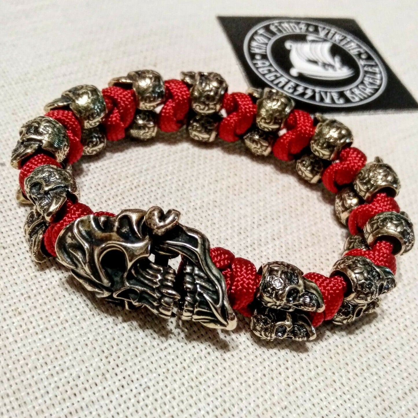 Horror skull paracord bracelet. A great gift for men and women who prefer a brutal style and a symbol of the skull. Celtic knots.