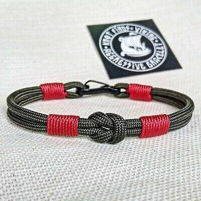 Thin military bracelet made of paracord and carabine for men. Army style.