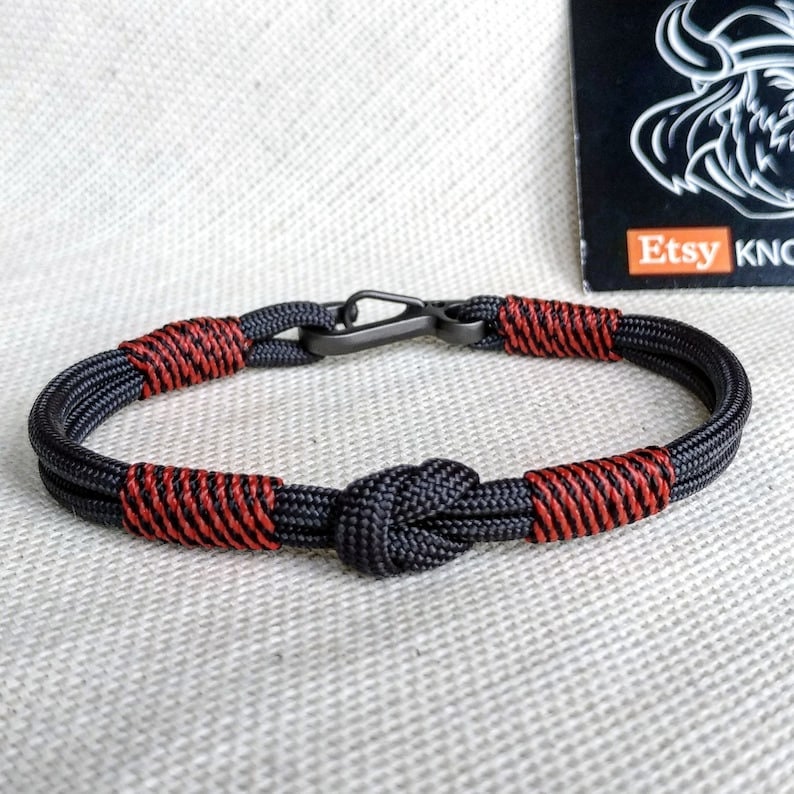 Tutorials weaving thin paracord bangle. Video instruction for the weaving bracelet. Do it yourself.