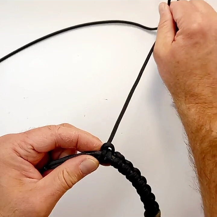 Tutorials weaving paracord bracelet. Instructions for the ALIEN bangle. Instructions for creating a bracelet with your own hands. Halloween.